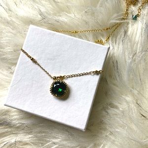 ✨Sorelli Gold & Emerald Pendant Necklace ✨